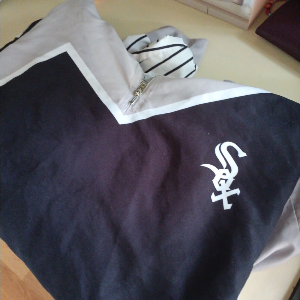 Chicago white Sox 35th and Shields windbreaker